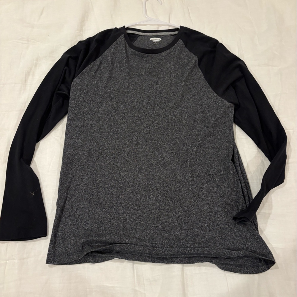 Old Navy Men's Charcoal and Black Long Sleeve Tee